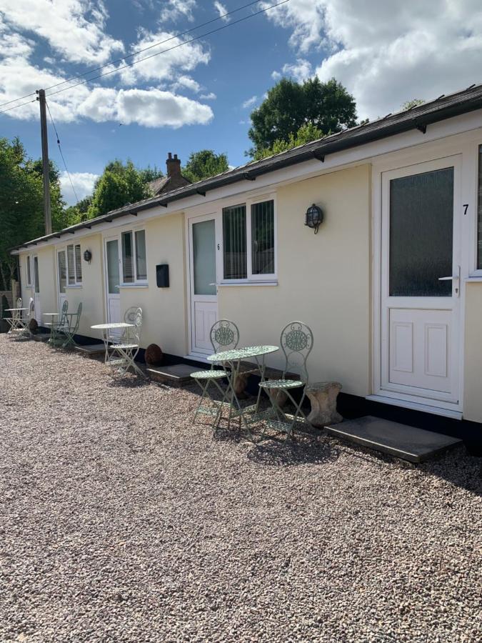 The Yew Tree At Longhope Motel Exterior photo