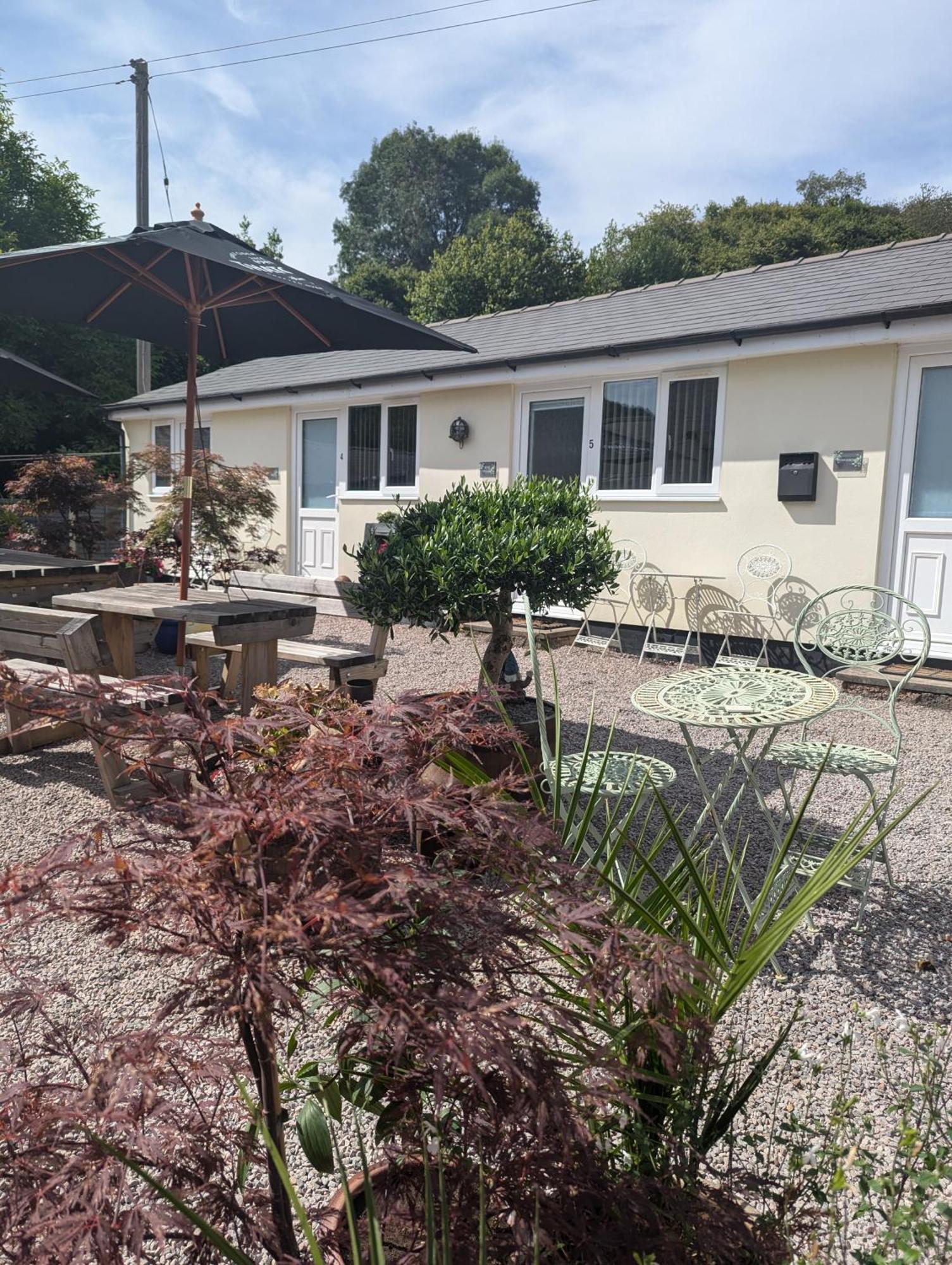 The Yew Tree At Longhope Motel Exterior photo