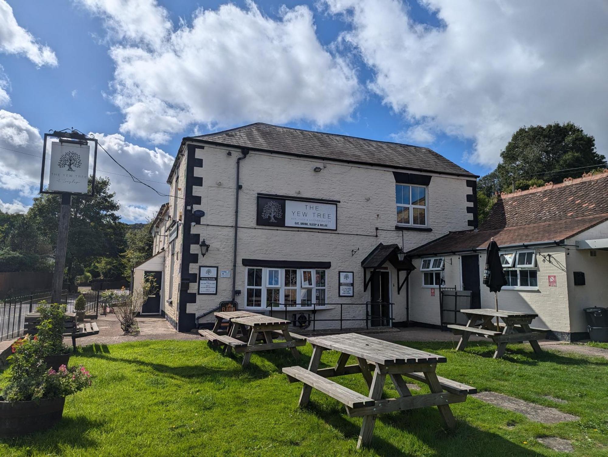 The Yew Tree At Longhope Motel Exterior photo